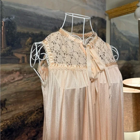 Vintage Peach Satin Lace Nightgown – Full Length – Romantic Cottagecore Lingerie